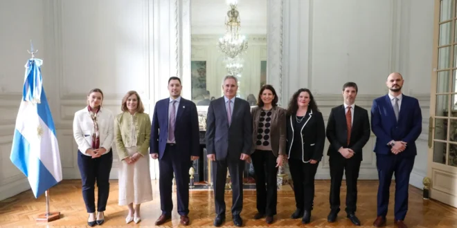 É extrema direita, estúpido: Argentina adere a aliança ultraconservadora global contra igualdade de direitos