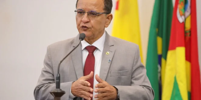 Luiz Gonzaga decidiu não disputar a eleição deste ano e oficializou o apoio a Zé Lopes