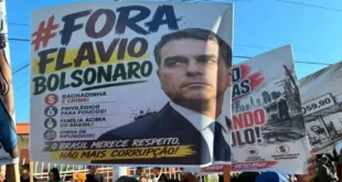 Manifestação popular: Flávio Bolsonaro é alvo de protestos em evento na Zona Leste de SP