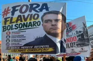 Manifestação popular: Flávio Bolsonaro é alvo de protestos em evento na Zona Leste de SP