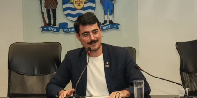 Não pode dizer que nazista é nazista: MP de SC denuncia vereador por expor histórico de nazismo de pai de deputada