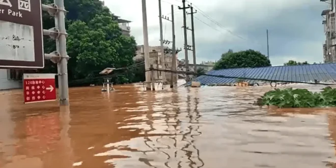 Tufão Narra provoca enchentes devastadoras e força retirada de 54 mil pessoas na China