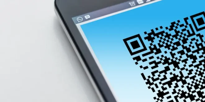 Alerta de golpe: vai escanear um QR Code? Golpistas usam adesivos falsos para roubar vítimas