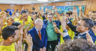Frente evangélica declara apoio a Lula e detona Flávio: “Democracia ou autoritarismo”