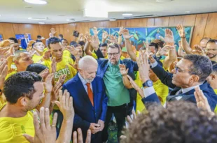 Frente evangélica declara apoio a Lula e detona Flávio: “Democracia ou autoritarismo”