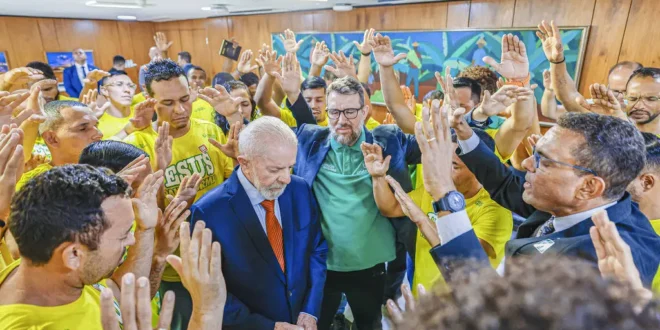 Frente evangélica declara apoio a Lula e detona Flávio: “Democracia ou autoritarismo”