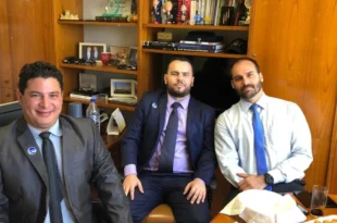 Ex-aliado diz que Eduardo Bolsonaro tinha cofre com R$ 250 mil na Câmara dos Deputados