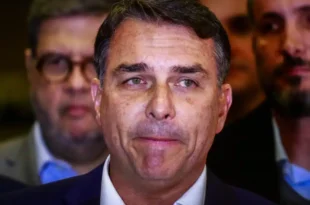Roubo das aposentadorias: as conexões de Flávio Bolsonaro com o caso do INSS apontadas à PF