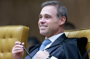 Pobre ministro: André Mendonça reclama de condição média de vida com salário de quase 60 mil