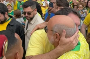 O caso da morte do enteado de Queiroz, com tiro de escopeta na cara, na casa do padrasto