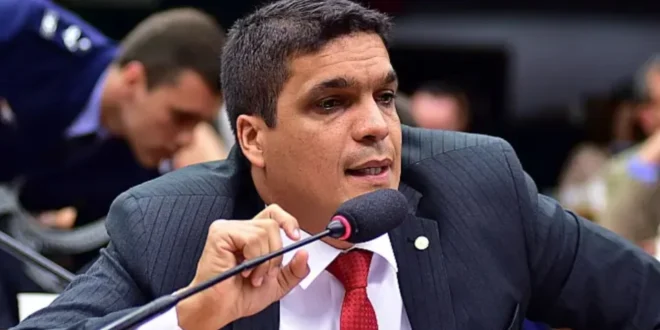 O politicamente imorrível Cabo Daciolo disputa o governo do Amazonas