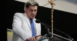 Provou do próprio veneno: influencer de extrema direita Milo Yiannopoulos é deportado dos EUA