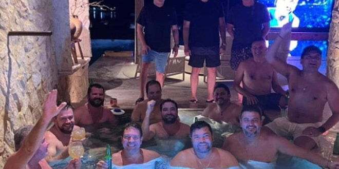 Direita hétero é um caso sério: PF encontra foto de advogado investigado em piscina com deputados e senadores