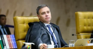 Mendonça com partido: ministro nega pedido para remover vídeo em que Flávio Bolsonaro associa o PT a facções criminosas