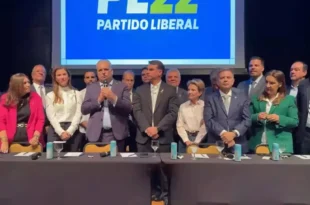 Chapa de Flávio Bolsonaro: casamento da rachadinha com o orçamento secreto