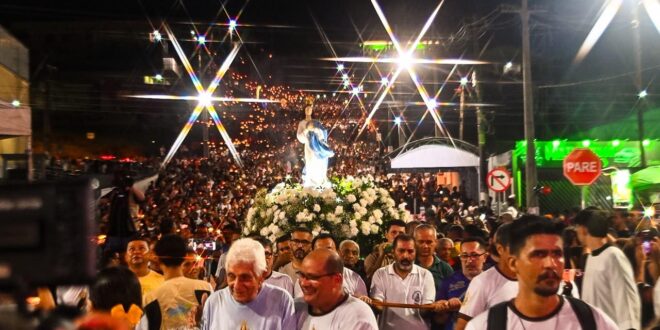Governadora Mailza Assis prestigia encerramento do 108º Novenário de Nossa Senhora da Glória em Cruzeiro do Sul