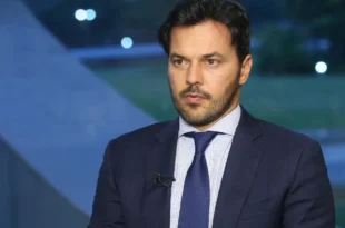 Orgias com “300 kengas” põem ex-ministro de Bolsonaro no centro do caso Vorcaro