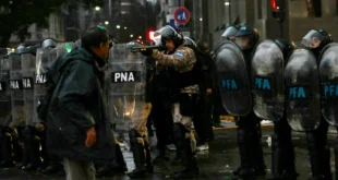 Protesto contra projeto de lei em favor propriedade privada termina em confronto na Argentina