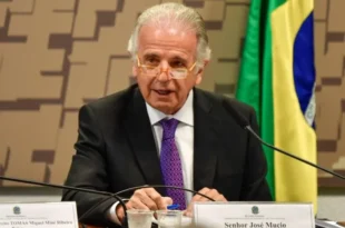 Múcio descobriu que é mais fácil ligar para Valdemar do que comandar militares