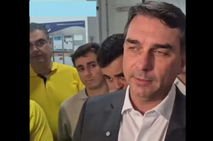 Os dois ficaram mal mas Flávio Bolsonaro culpa Nikolas Ferreira por ato flopado em BH