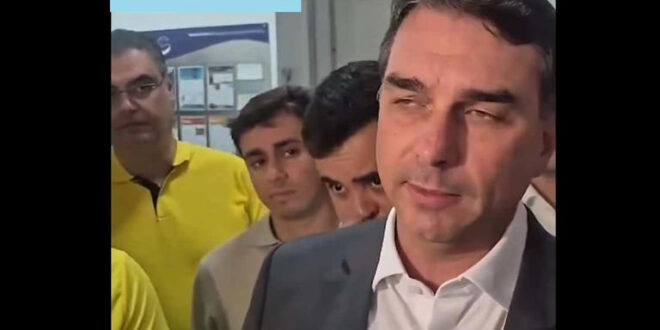 Os dois ficaram mal mas Flávio Bolsonaro culpa Nikolas Ferreira por ato flopado em BH