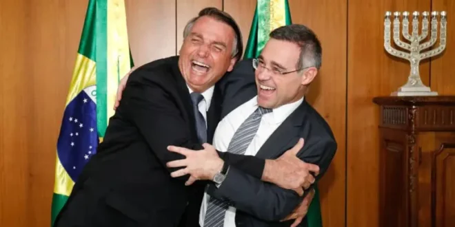 Mendonça abriu “as portas do inferno” para favorecer Flávio Bolsonaro, dizem ministros do STF