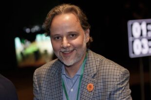 “Ninguém está acima da lei”, diz Marco Aurélio Carvalho após reunião secreta entre Mendonça e Vorcaro