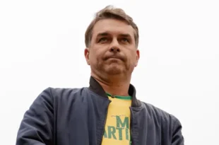Bem enrolado: empresa de Flávio Bolsonaro usa endereço de 16 firmas do Careca do INSS