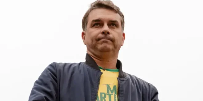 Bem enrolado: empresa de Flávio Bolsonaro usa endereço de 16 firmas do Careca do INSS