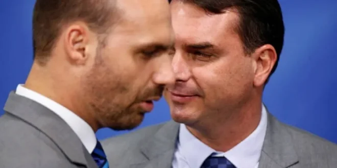 Flávio Bolsonaro pediu reunião com Vorcaro no mesmo dia em que Eduardo anunciou fuga para os EUA, diz PF