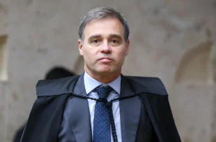 Humilhado: André Mendonça é chamado de pixuleco e boneco eleitoral, pelos outros ministros