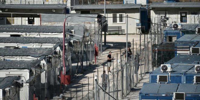 Imigrantes são levados ao suicídio em acampamento na Grécia