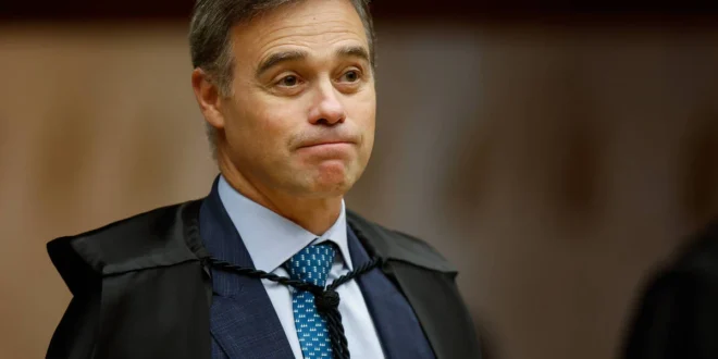 PF vê excesso de Mendonça, que chamou reunião surpresa para requisitar relatório sobre Moraes