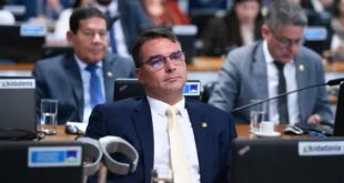 Iguais se aproximam: apoiar Flávio Bolsonaro é ser conivente com a corrupção e a lavagem de dinheiro