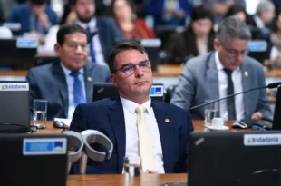 Iguais se aproximam: apoiar Flávio Bolsonaro é ser conivente com a corrupção e a lavagem de dinheiro