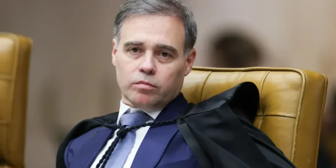 Após pedido de Flávio, Mendonça censura até posts de perfis dedicados ao Santuário de Nossa Senhora