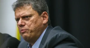 Tarcísio não cumpre a lei de tratamento ao câncer no SUS