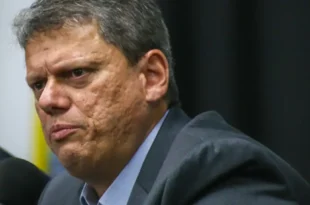 Tarcísio não cumpre a lei de tratamento ao câncer no SUS