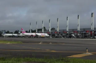 É direita, estúpido: 4 dos maiores aeroportos do Paraná são vendidos a transnacional mexicana