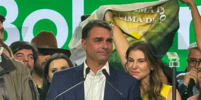 Enlameado até o pescoço: ex-sócio de Flávio Bolsonaro expõe crimes, traições e lobby com Kassio