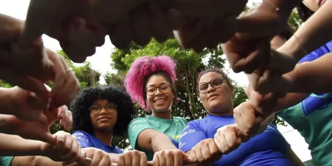Menina que nasce hoje pode não ver igualdade de gênero na vida toda, diz relatório