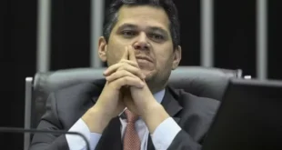Babado: Alcolumbre é alvo de ação por sigilo sobre visitas de suspeito ligado ao PCC