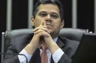 Babado: Alcolumbre é alvo de ação por sigilo sobre visitas de suspeito ligado ao PCC