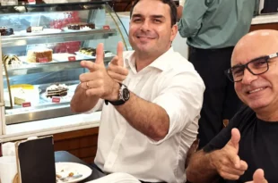 Juntos & misturados: Queiroz pede votos para Flávio em meio à reabertura do caso “rachadinha”