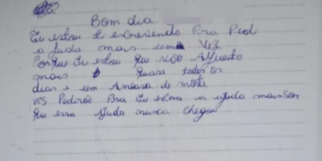Menino de 7 anos entrega bilhete a professora e salva mãe de cárcere privado