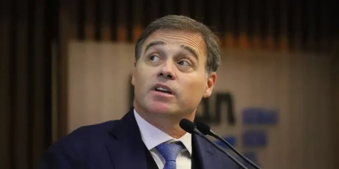 Pobre Brasil: Mendonça inicia guerra no STF e implanta agenda do clã Bolsonaro