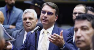 Pobres e trabalhadores não têm motivo para votar no 01: Flávio Bolsonaro tem atuação marcada contra políticas sociais, ambientais e de regulação
