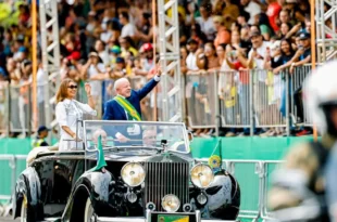 Plateia do desfile de 7 de Setembro em Brasília pede “fim da 6×1”