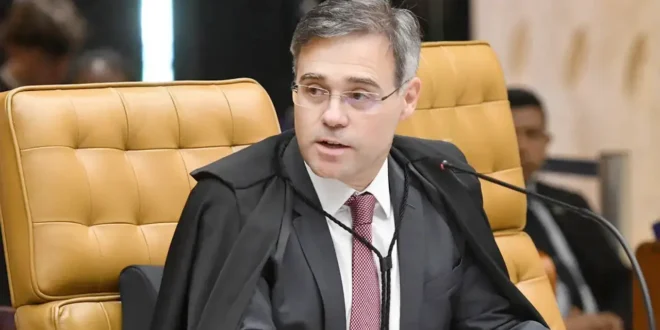Mendonça invadiu competência de Lula, analisa AGU