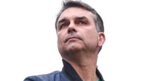 Esquema da loja de chocolates de Flávio Bolsonaro volta à tona com segredos revelados por ex-sócio; relembre